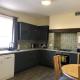 Comfortable Home away from Home, town centre, free parking,multiple Rooms