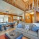 Central Sevierville Cabin w/ Hot Tub & Views!, Sevierville (foto 4)