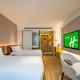 Holiday Inn Shanghai Huaxia by IHG - overlooking city scenery at Sky View Restaurant, Shanghai - Foto 8