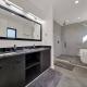 Amazing Location! Rooftop Patio, Pool & Game room!, Charlotte (Foto 4)