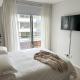 Luxury 1BR Green Point - Walk to Sea Point Promenade! Rooftop Pool, Secure Parking, Кейптаун - Фото 3