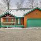 Lovely Poconos Cabin with Resort Amenities!, Gouldsboro (foto 3)