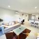 Beige & Beautiful - 1bd 1bth Apt - Close to ANU Canberra - Photo 1