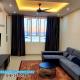 BRADONG HOMESTAY - MUSLlM ONLY, 3 Queen Bedrooms, Seaview, Infinity Pool, Gym, near Drawbridge & KTCC Mall, Kuala Terengganu