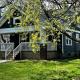 Mrs. Hughes Cottage - 2 bedroom House w/ parking, Hamilton