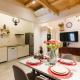 Westend Apartment with Loft Hide Away for Kids- AC, Budapest - Foto 1