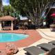 The Arrowhead Oasis - hot tub, heated pool, fire pits, backyard games Glendale - Foto 1