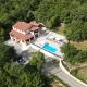 Amazing 4 bedroom villa with Swimming pool and WIFI, family frendly