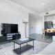 Hollywood 2BR w BBQ Roof prime area LAX-747, Los Angeles - Photo 2