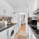 Prime Location! Next to Hammersmith Apollo & Tube, Londýn - Fotografie 5