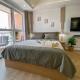 nJoy! BOHO Luxury at Venice Grand Canal - perfect for business & couples, Manila - Foto 2
