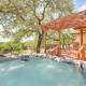 Lodge at Rocky Creek with Private Hot Tub and Yard!, Canyon Lake - Fotografie 1