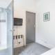 Stylish Studio 2 with Kitchenette by CB Stays no minimum stays Chesterton - Photo 6
