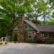 Bear Creek Cabin, Hot Tub, WIFI, Cozy Cabin Retreat in the Smokies Comfort & Fun for All, Sevierville