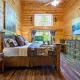 Hickory Bear - Cabin surrounded by pines, Sleeps 10, Hot Tub, Fire Pit, Arcade, Foosball Table & Deck Slide Broken Bow - Zdjęcie 3