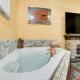 Blissful Broken Bow Studio: Fire Pit & Jacuzzi Tub, Broken Bow (foto 3)