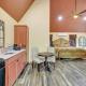 Blissful Broken Bow Studio: Fire Pit & Jacuzzi Tub, Broken Bow (foto 7)