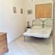 Bright Apartment Near Piazza dei Ciompi Флоренция - Фото 7