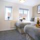 Stylish House - Close to City Centre and Luton Airport - Free Parking, Super-Fast Wifi, Garden and Smart TV with Netflix by Yoko Property - Zdjęcie 2