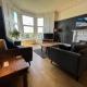 A Spacious Flat with Character - Private Car Space Paisley - Foto 10