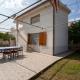 Casa con giardino, Posada