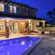 Villa Alara - charming villa with heated swimming pool, Milohnići