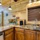 Broken Bow Cabin with Hot Tub and Outdoor Fireplace! - Foto 10
