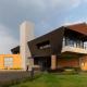 Pearl Lakeview Mansion by StayVista - Lakeside villa with Infinity pool, Jacuzzi, In-house theatre & Games room, イガットプリ - 写真 5
