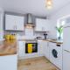 Stylish 2-bed home in Chester City-Centre by 53 Degrees Property, ideal for Couples & Small groups, Great Location - Sleeps 5 - Photo 9