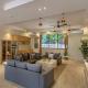 SaffronStays RiverFront Manor, 5-BDR pool villa by Pej River, Karjat - Foto 10