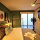 Apartamento privado con patio interno ONE103 By Roots Rentals, Медельин - Фото 1