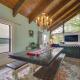 Resort Pools, Lake Views! Multi-Level Ozarks Home, Osage Beach (fotografie 9)