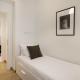 Versi2- Stylish 1BR pays homage to timeless charm, Athen - Foto 5