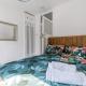 Astonishing Two Bedroom Apartment in Nelson, Londýn - Fotografie 4