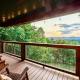 Panorama Mountain View Cabin, Less than 10 miles from Gatlinburg and Dollywood, Dog Friendly, 6 Bedrooms Sleeps 17, Fire Pit, HotTub, Washer Dryer, Fully loaded Kitchen, GameRoom with a TV, Pool Table, Arcade, Air Hockey, and Foosball Sevierville - Zdjęcie 3