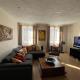 Stay in Yeovil Town Centre, Large 2 BD Apt With Parking, Sleeps 4, Yeovil (photo 2)