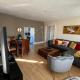 Stay in Yeovil Town Centre, Large 2 BD Apt With Parking, Sleeps 4, Yeovil
