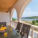 A2 - seafront apt with balcony 1 min to beach Trogir - Fotografie 1