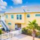 Sandy Craic- Elevator! Overlooking Community Pool!, Port Aransas
