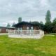 Garden View Lodge with Hot Tub, Йорк