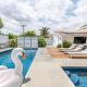 New luxury entertaining house with Pool Spa Sauna Tesla charger Pets, Los Angeles - Foto 2