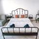 Peniche master bedroom with sea view balcony, private bathroom, shared kitchen, swimming pool, surfing resort, Atouguia da Baleia (photo 6)