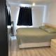 room with share bathroom Near train line, Londres - Photo 4