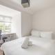 3-Bed Family Home with Parking & Large Garden, Windsor - Foto 9