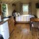 Charming tranquil Shepherds Hut with lakeside balcony 'Roach', Uckfield (fotografie 5)