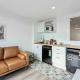 Cozy Two Bedroom with Seaview - Wifi - Gym, Окленд - Фото 8