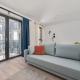 City Center Mirrors Apartment with Parking by Noclegi Renters Vratislav - Fotografie 1