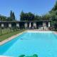 Chateau pool house, Assat