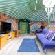 Green Yurt with Hot Tub - Sleeps 3 Parking & WiFi, Turriff