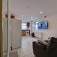 Nice Living Serviced Accommodations 8 (Entire 2 Ensuite Bedroom House)